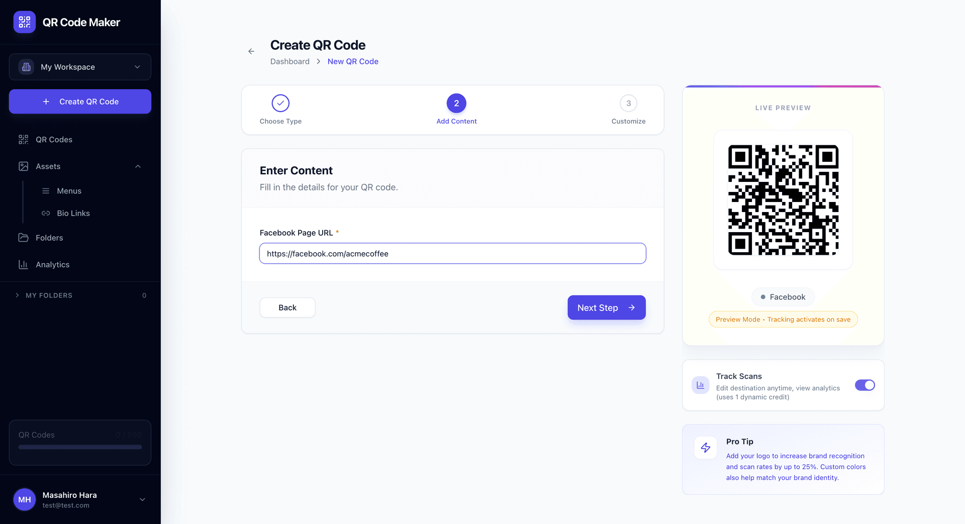 Formularz tworzenia kodu QR Facebook z polem wprowadzania URL strony pokazującym przykładowy format URL